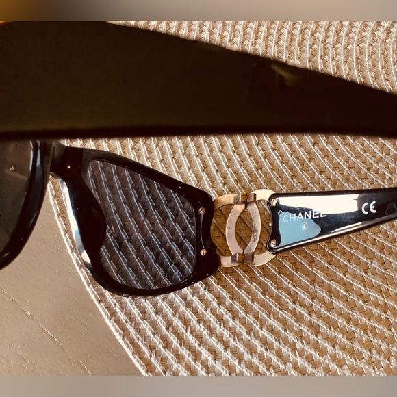 Authentic CHANEL sunglasses 😎 - Picture 4 of 14